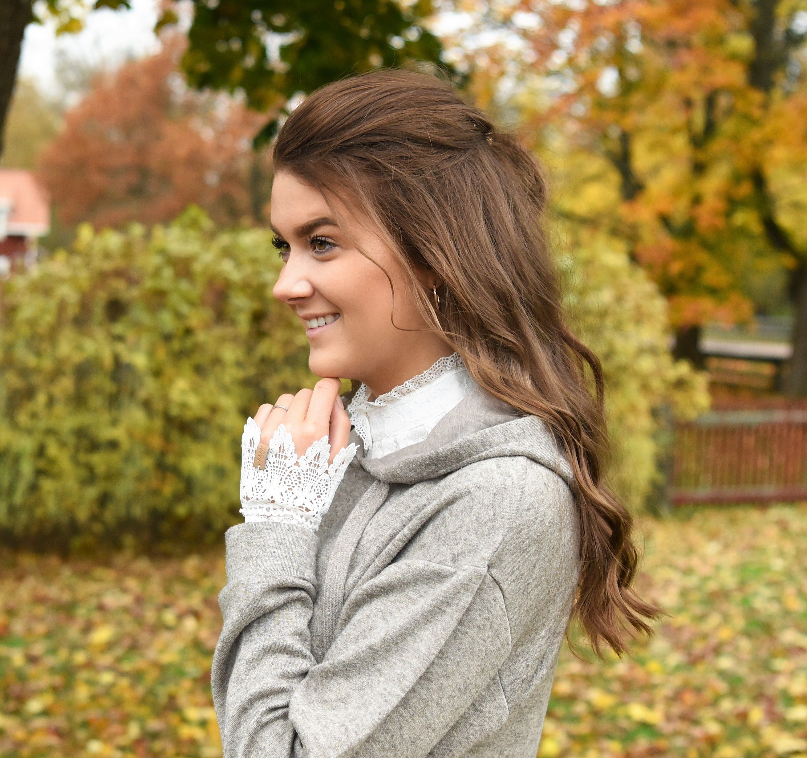 Muddar broderad spets vit