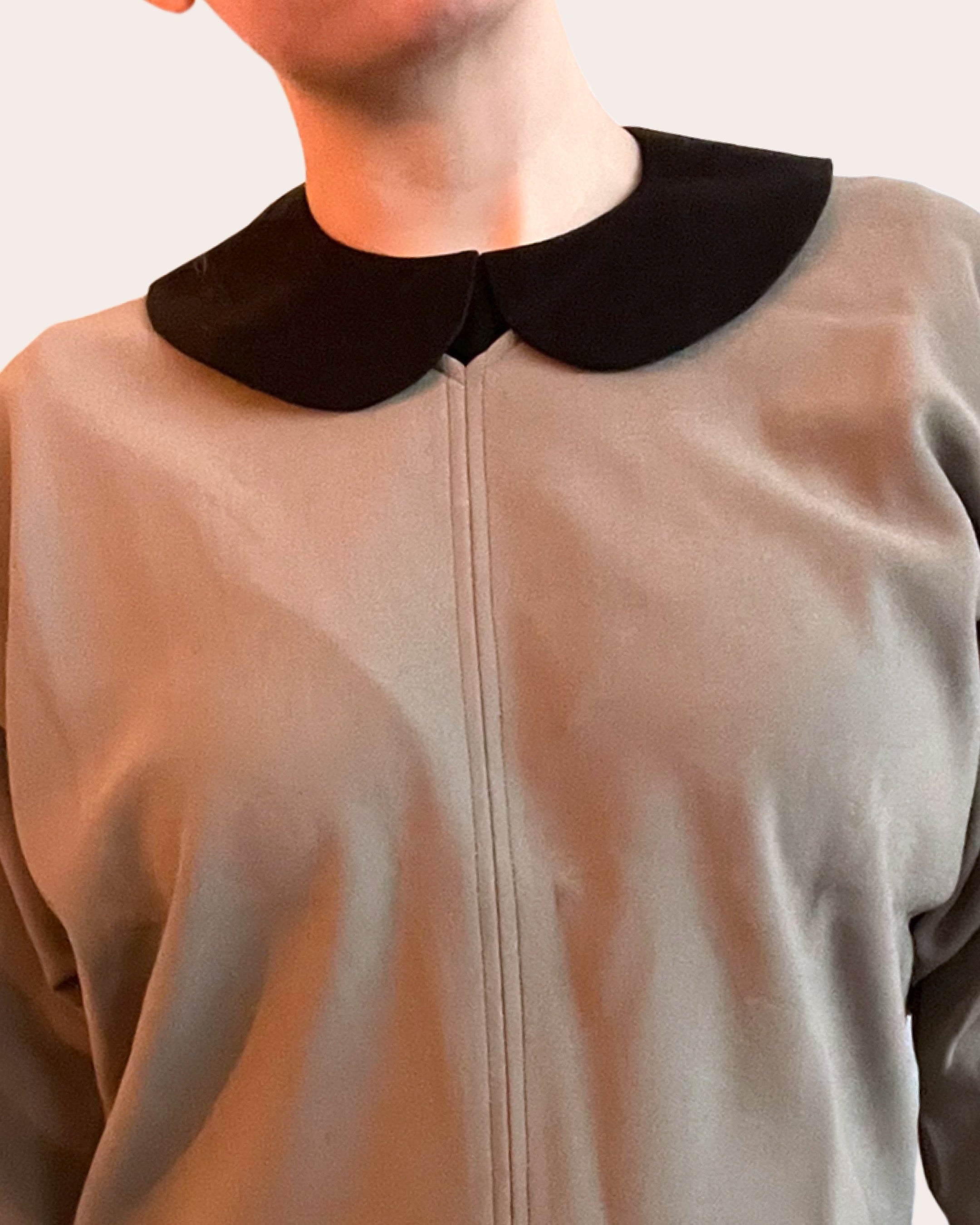 Krage Brigitte svart